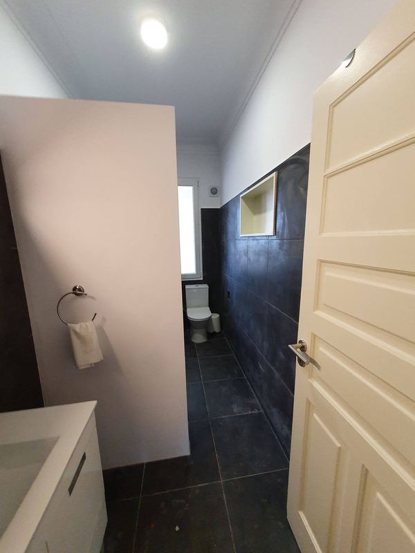 Spacious Double Room 7 with Desk & Balcony Access — photo 10