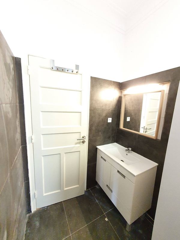 Spacious Double Room 7 with Desk & Balcony Access — photo 11