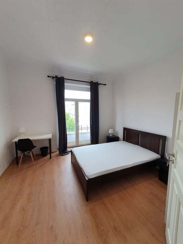 Spacious Double Room 7 with Desk & Balcony Access — photo 14