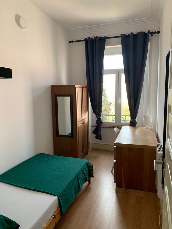 Spacious Double Room 7 with Desk & Balcony Access — photo 20