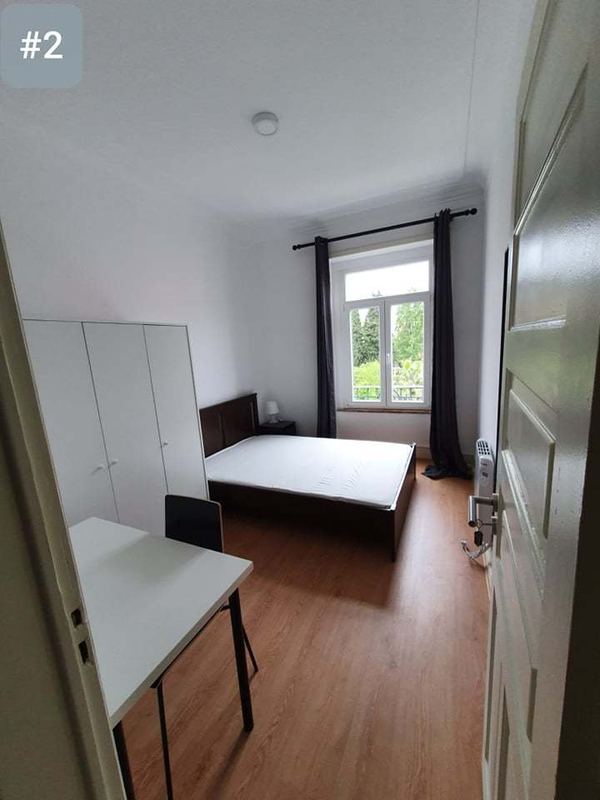 Spacious Double Room 7 with Desk & Balcony Access — photo 17