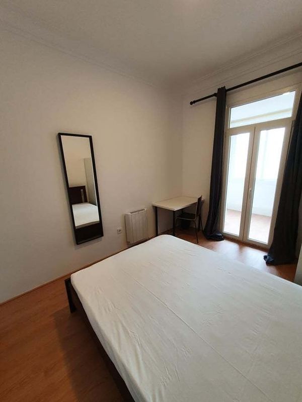 Spacious Double Room 7 with Desk & Balcony Access — photo 1