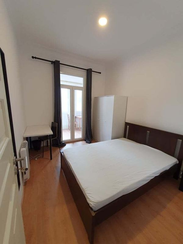 Spacious Double Room 7 with Desk & Balcony Access — photo 2