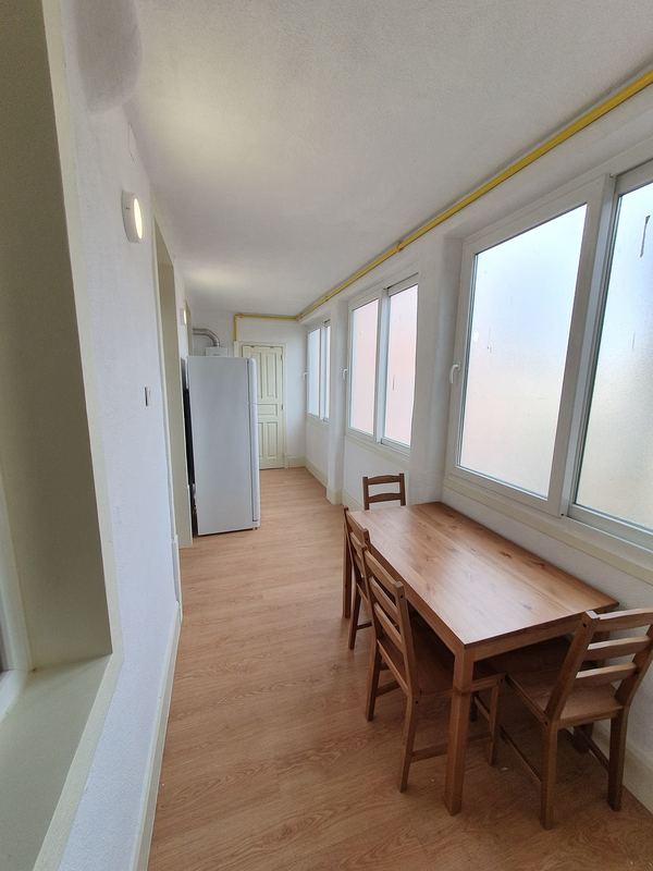 Spacious Double Room 7 with Desk & Balcony Access — photo 3