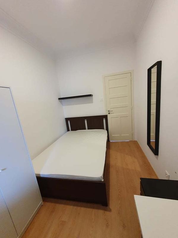 Spacious Double Room 7 with Desk & Balcony Access — photo 29