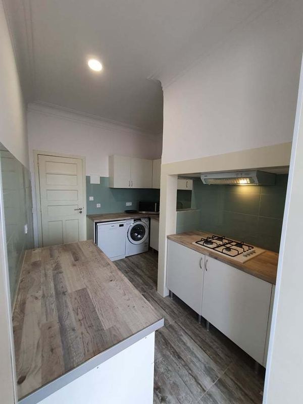 Spacious Double Room 7 with Desk & Balcony Access — photo 5