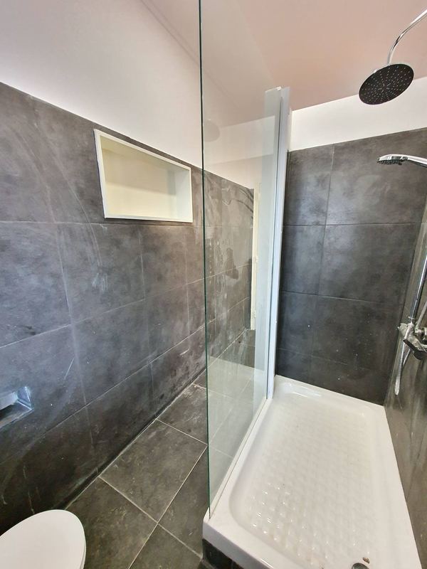 Spacious Double Room 7 with Desk & Balcony Access — photo 9