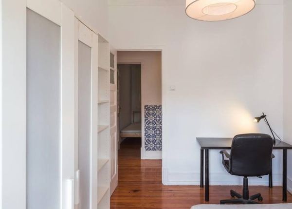 Sunny Room 4 with Ample Window — photo 15