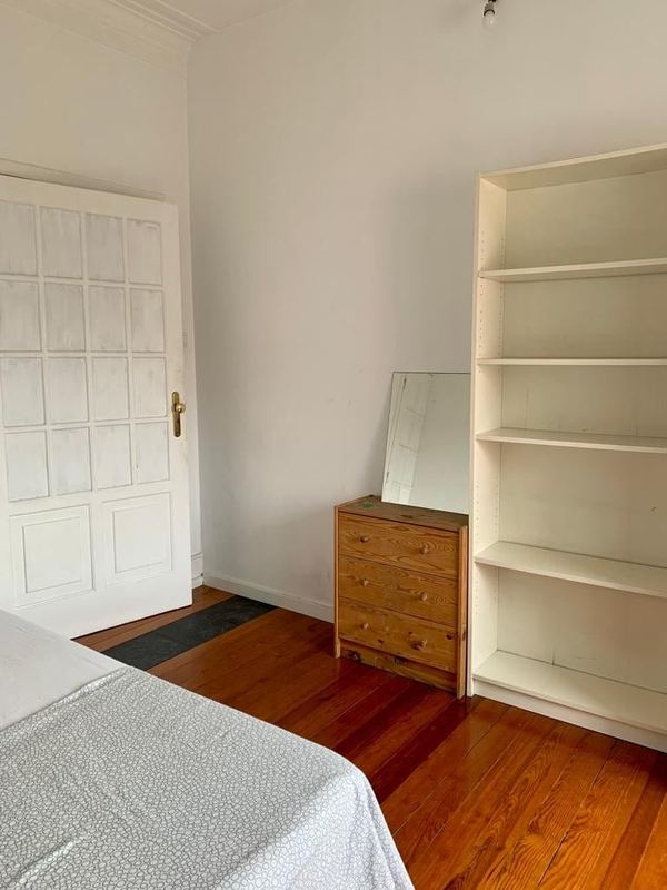 Sunny Room 4 with Ample Window — photo 2