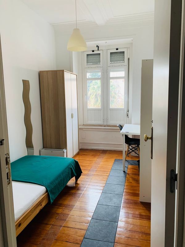 Sunny Room 4 with Ample Window — photo 28