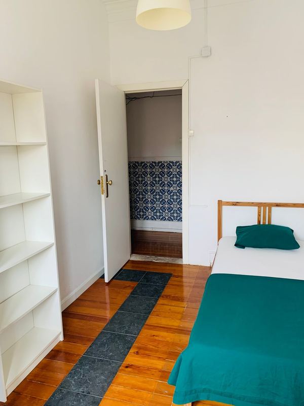 Sunny Room 4 with Ample Window — photo 29