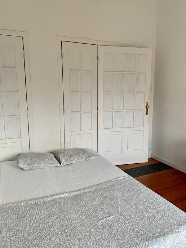 Sunny Room 4 with Ample Window — photo 3