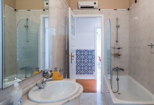 Sunny Room 4 with Ample Window — photo 7