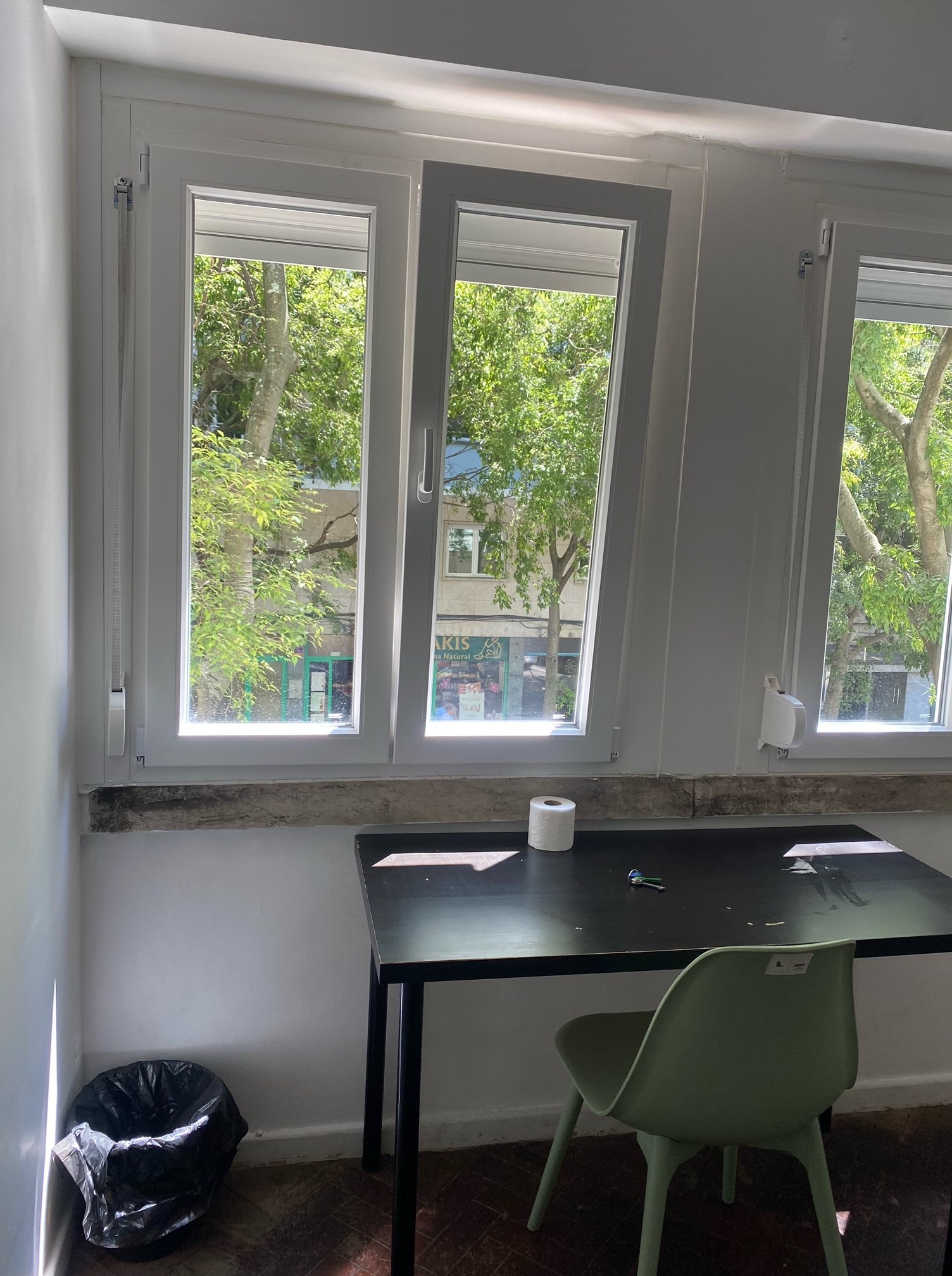 Inviting Double Room 2 with Desk & Natural Light — photo 21