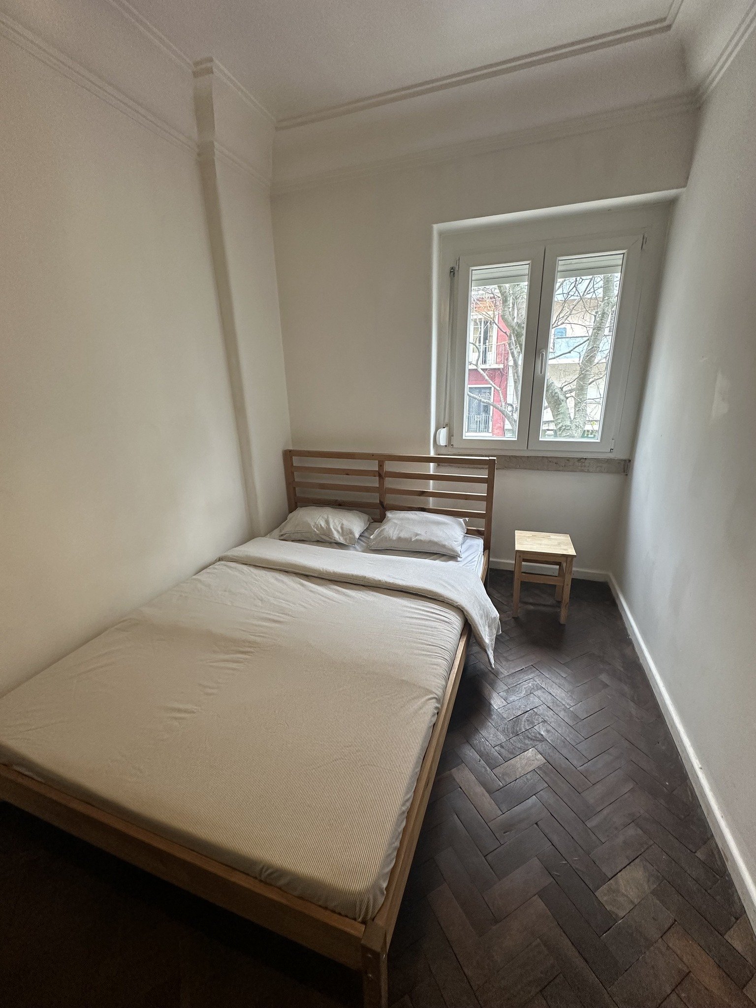 Bright Double Room 6 with Desk & Natural Light — Flat H, Arroios
