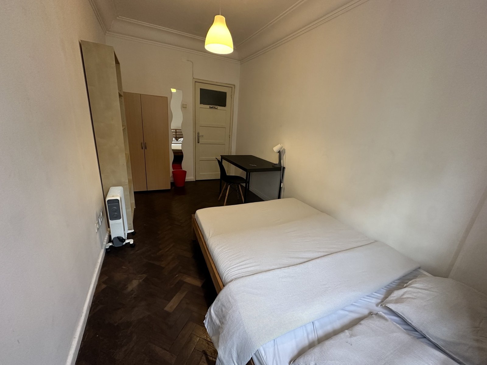 Inviting Double Room 2 with Desk & Natural Light — photo 24