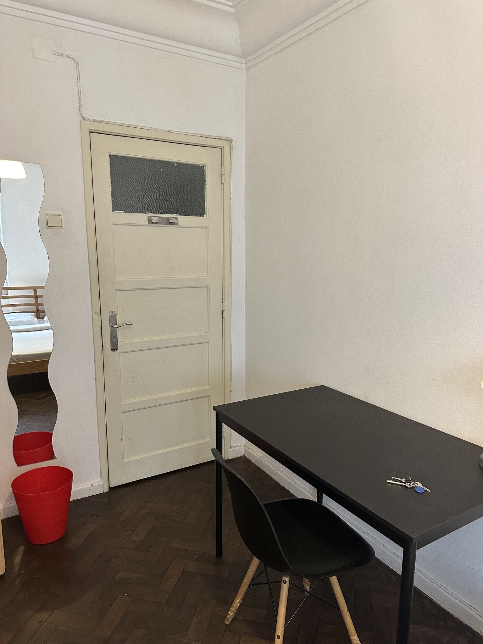Inviting Double Room 2 with Desk & Natural Light — photo 26