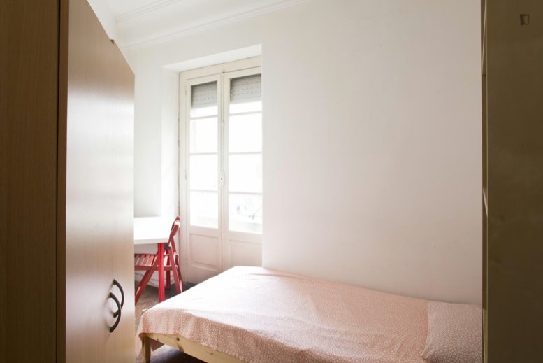 Inviting Double Room 2 with Desk & Natural Light — photo 32