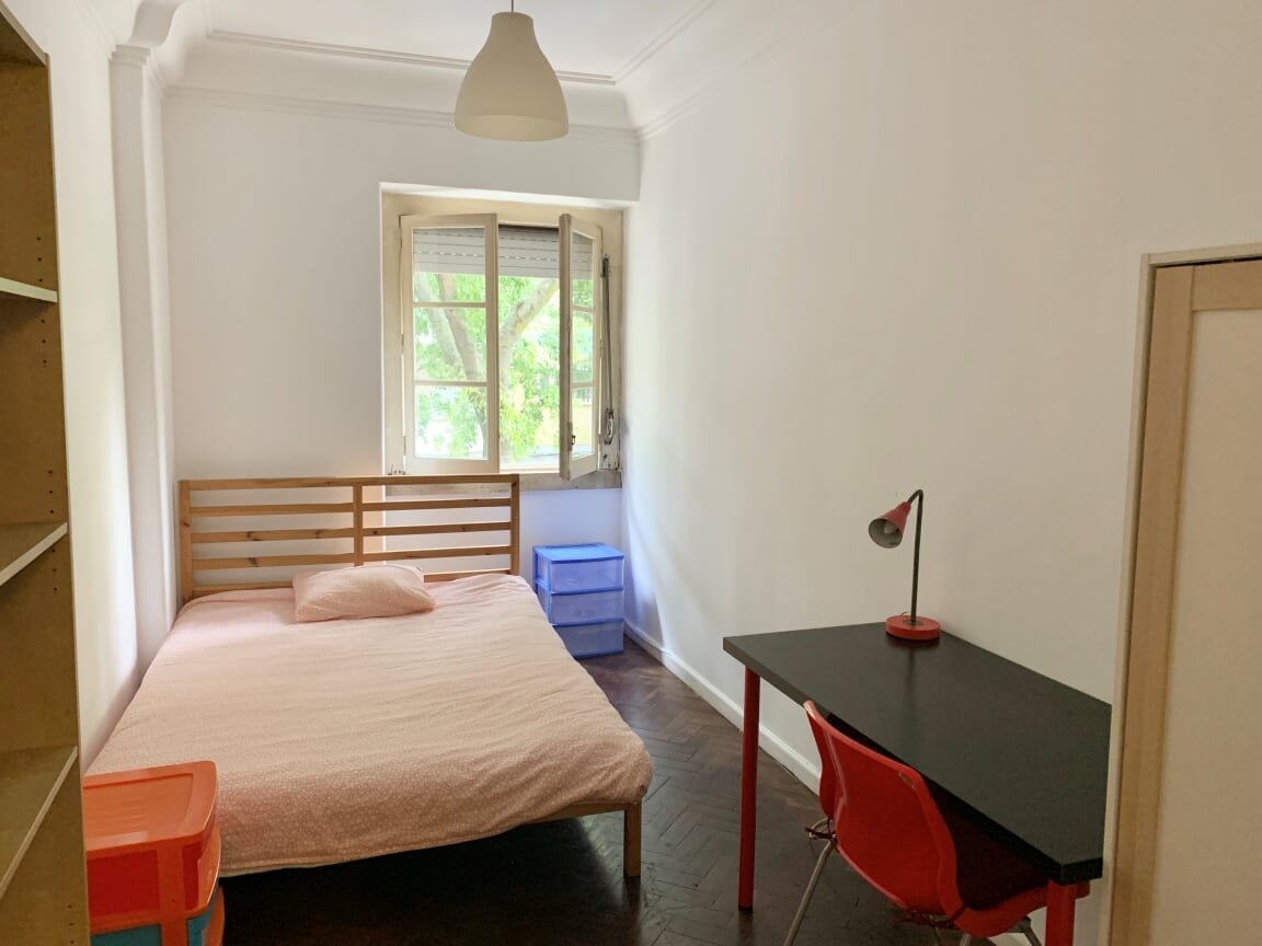 Stylish Double Room 4 with Desk & Natural Light — Flat H, Arroios