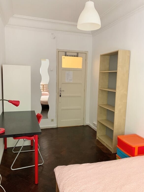 Inviting Double Room 2 with Desk & Natural Light — photo 35
