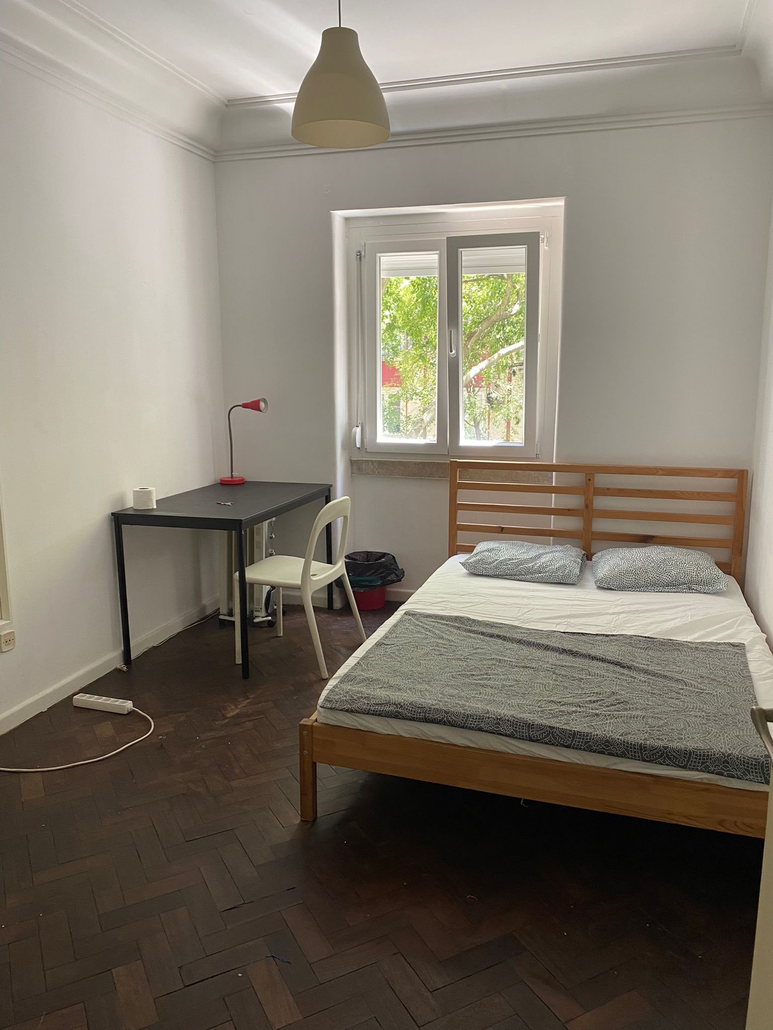 Sunny Double-Bed Room 7 with Desk & Natural Light — Flat H, Arroios