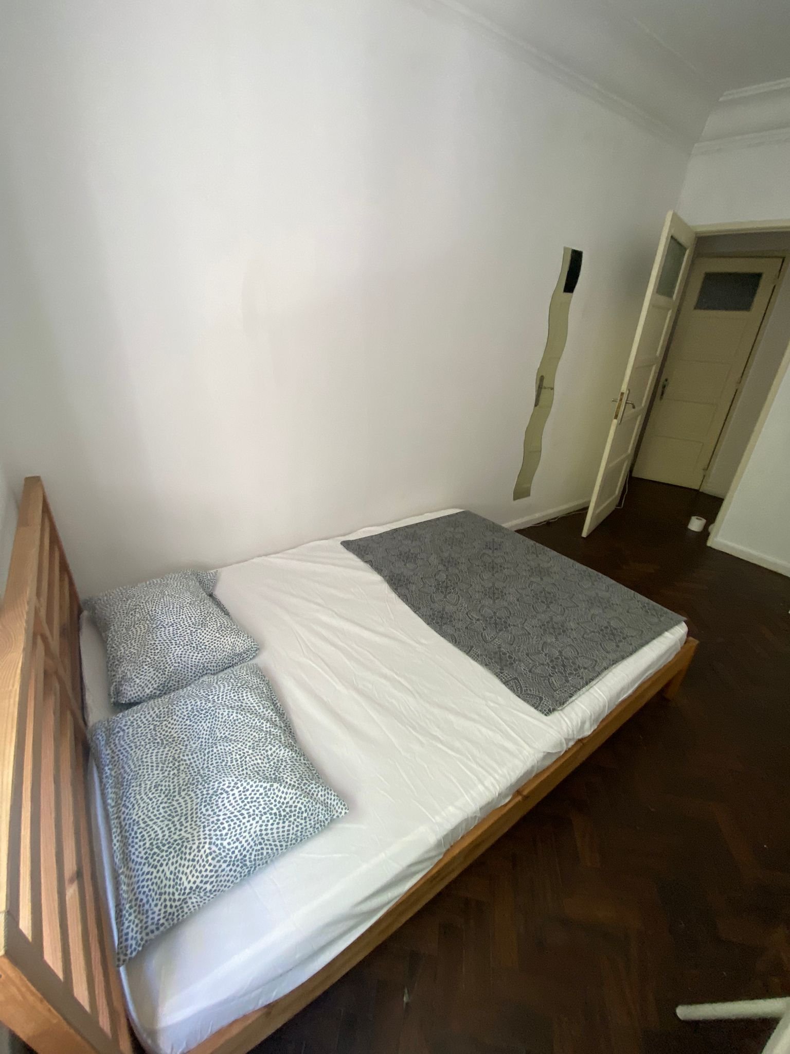 Inviting Double Room 2 with Desk & Natural Light — photo 38