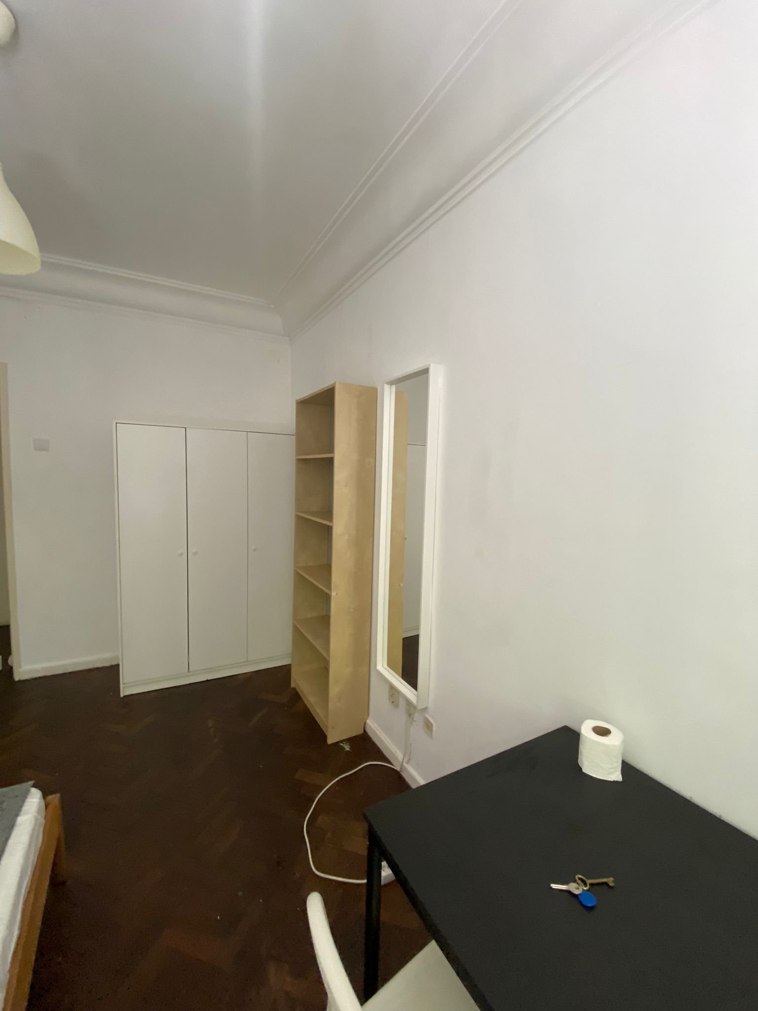 Inviting Double Room 2 with Desk & Natural Light — photo 39