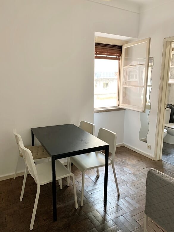 Inviting Double Room 2 with Desk & Natural Light — photo 5