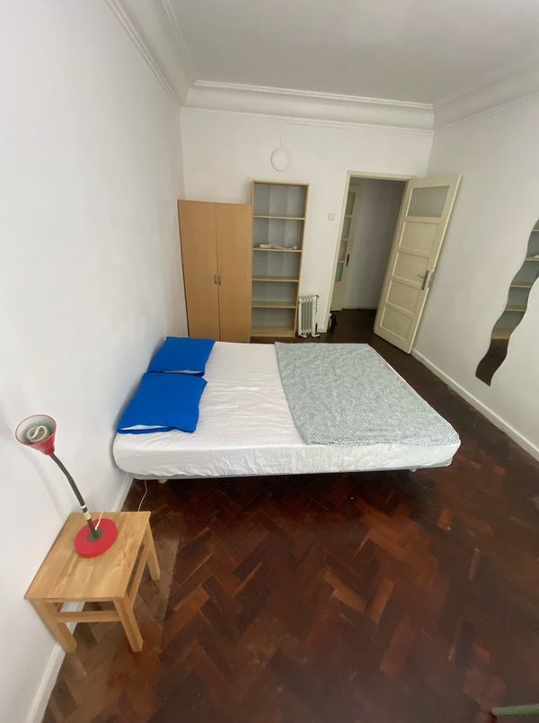 Bright Double Room 5 with Desk & Large Window — photo 3