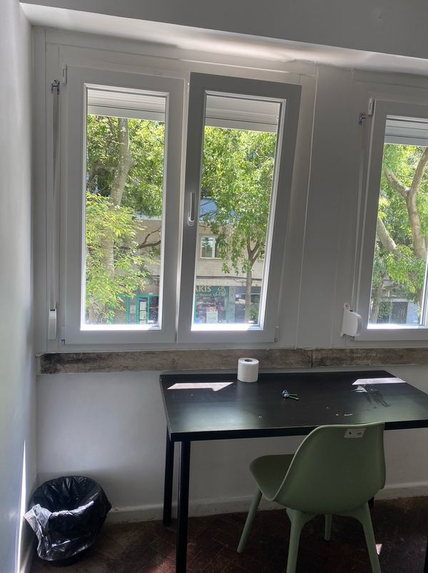 Bright Double Room 5 with Desk & Large Window — photo 6