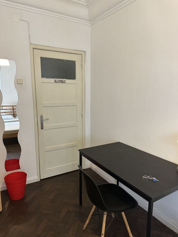 Bright Double Room 5 with Desk & Large Window — photo 22