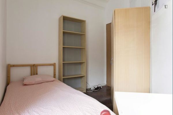 Bright Double Room 5 with Desk & Large Window — photo 27