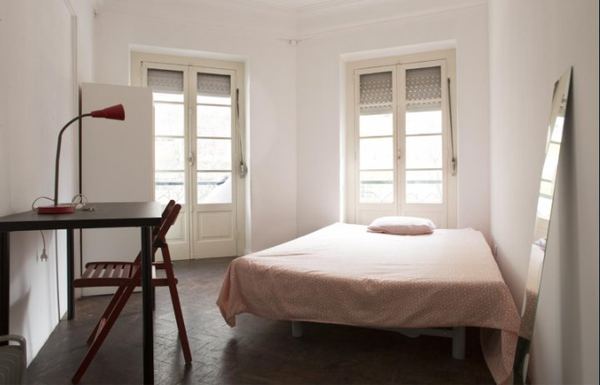 Bright Double Room 5 with Desk & Large Window — photo 30