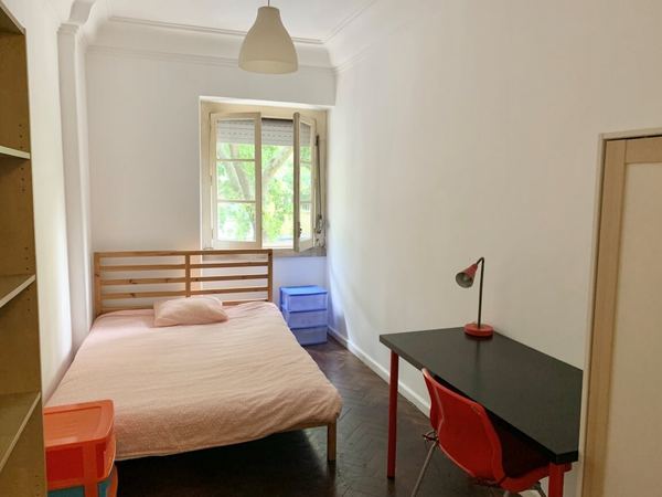 Bright Double Room 5 with Desk & Large Window — photo 34