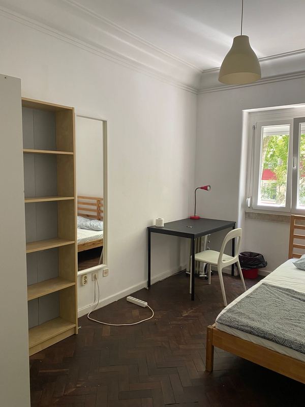 Bright Double Room 5 with Desk & Large Window — photo 40