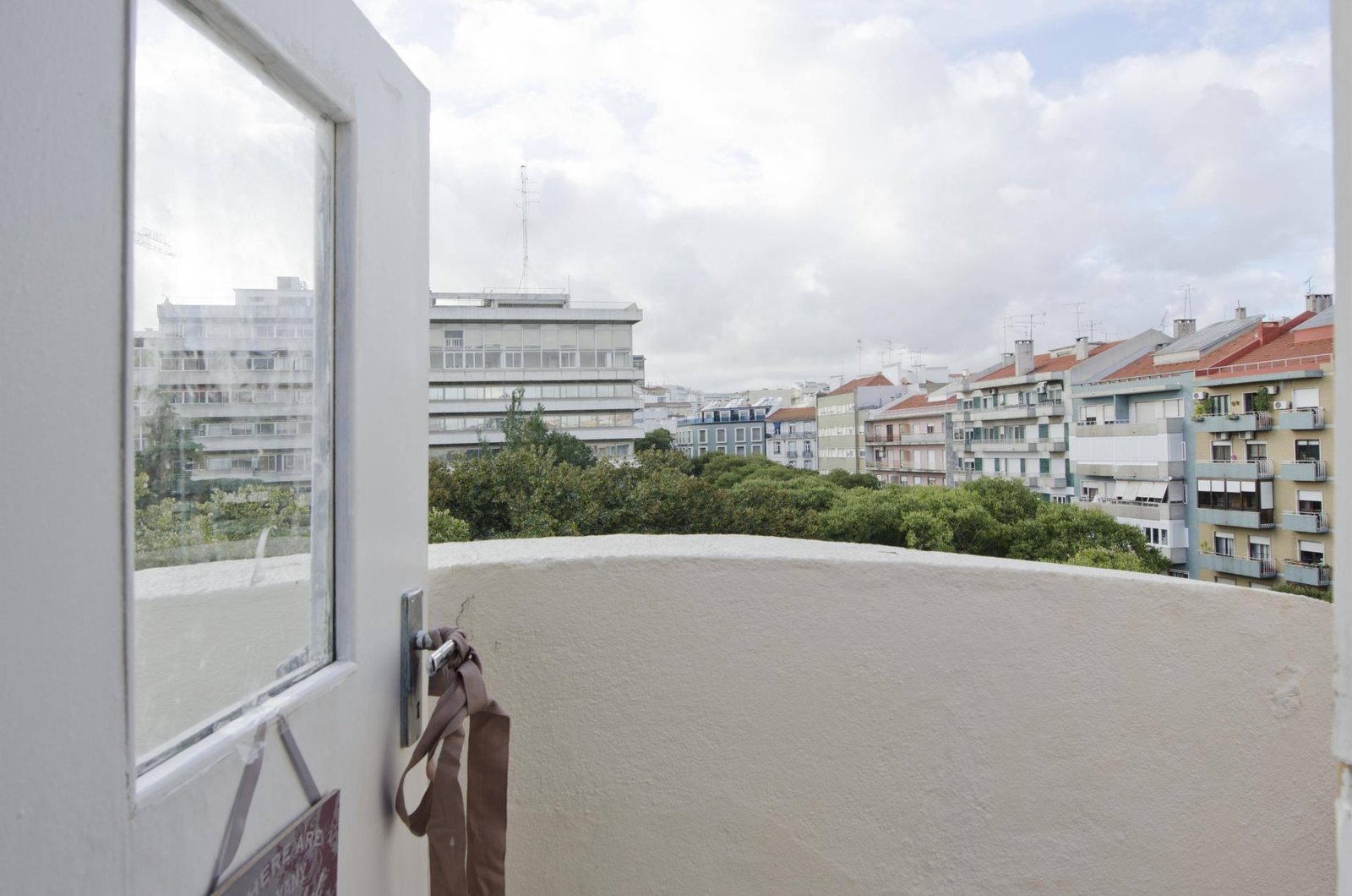 Bright & Beautiful Room 4 in São Jorge de Arroios — photo 21