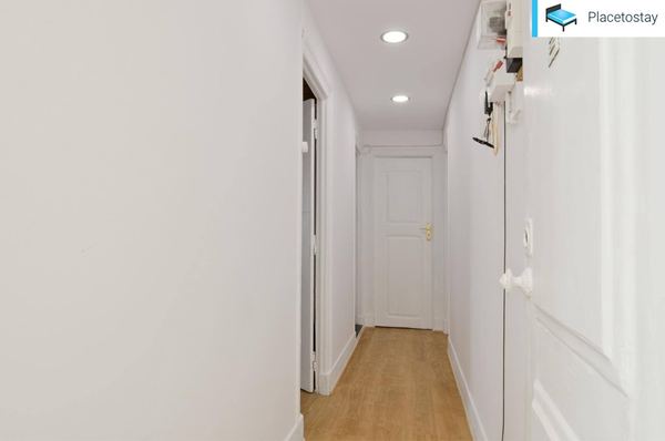 Bright & Beautiful Room 4 in São Jorge de Arroios — photo 9