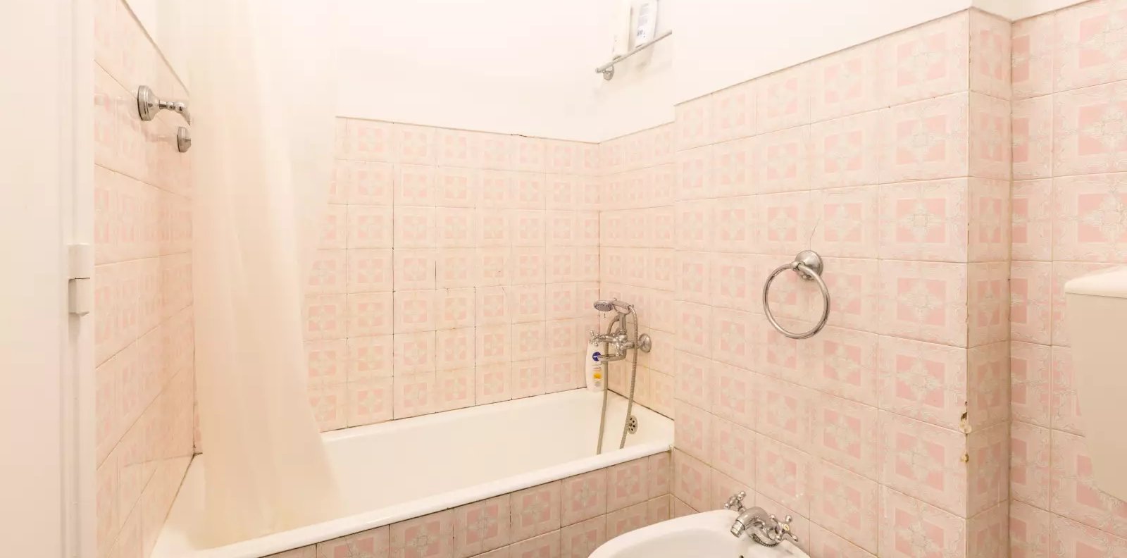 Comfortable Double Room 3 with Desk & Balcony Access — photo 13