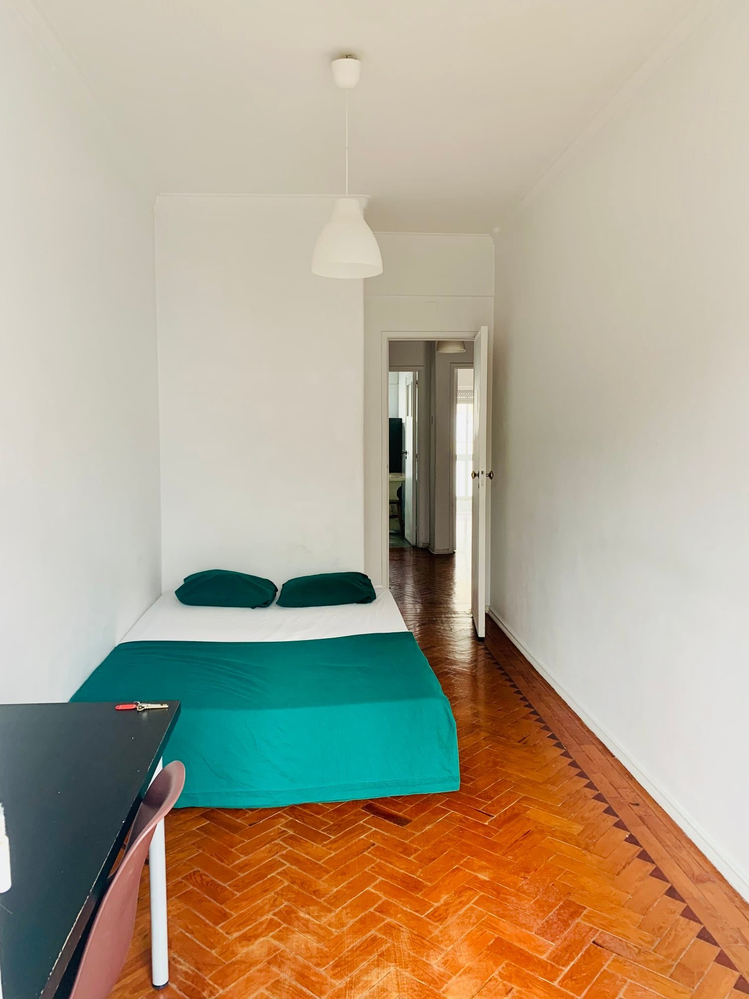 Comfortable Double Room 3 with Desk & Balcony Access — photo 2