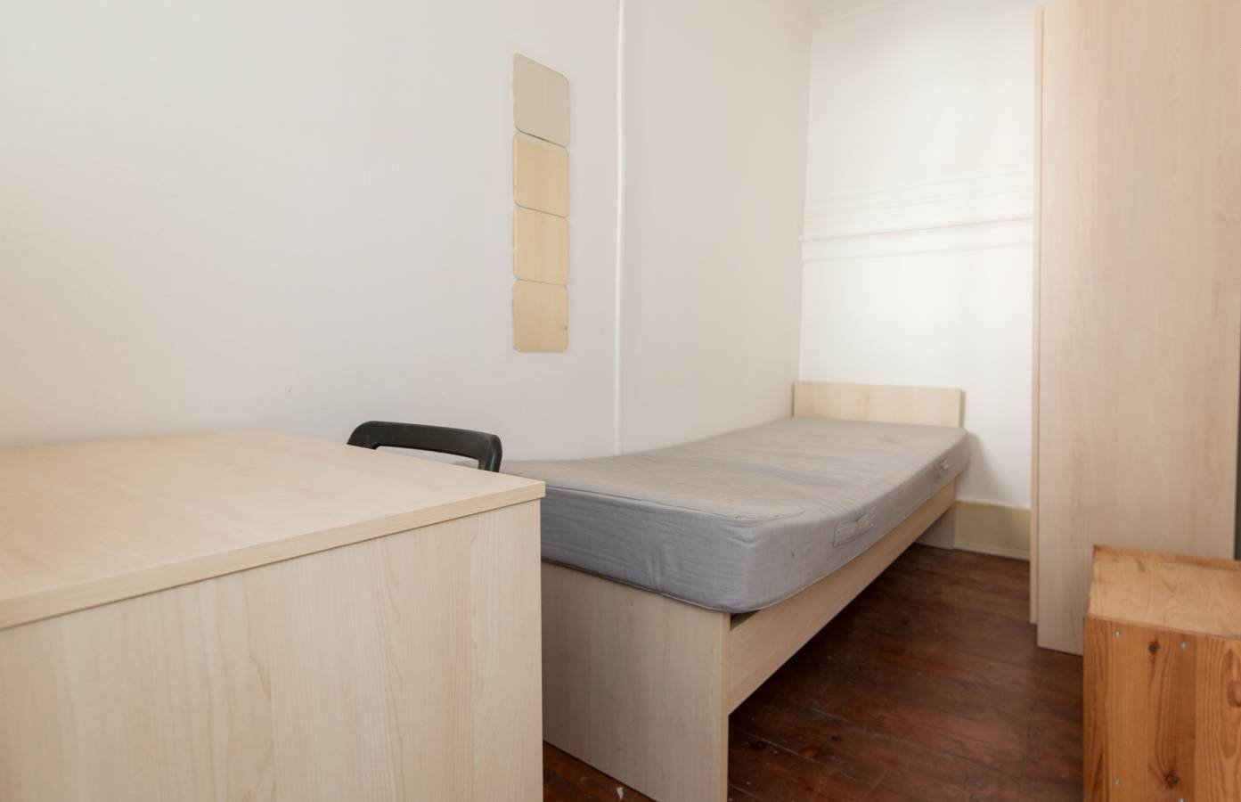 Bright & Cozy Single Room 5 with Natural Light — photo 2