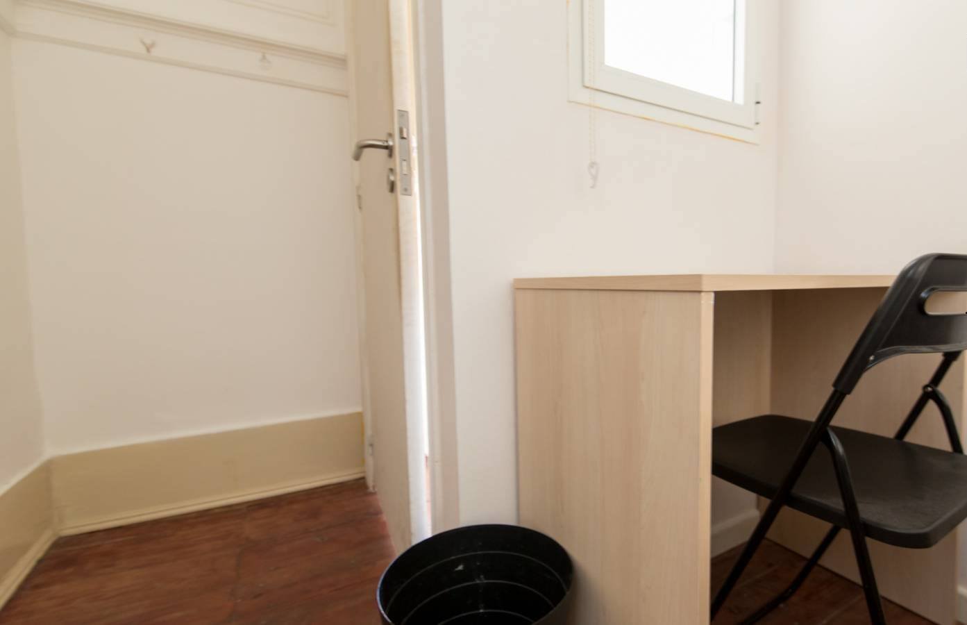 Bright & Cozy Single Room 5 with Natural Light — photo 3