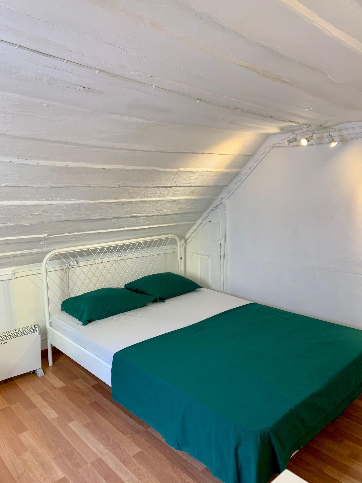 Studio Bedroom on Travessa da Cara — Bairro Alto 3, Encarnação