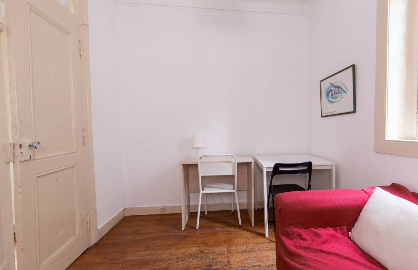 Inviting Double Room 3 with Natural Light — photo 10