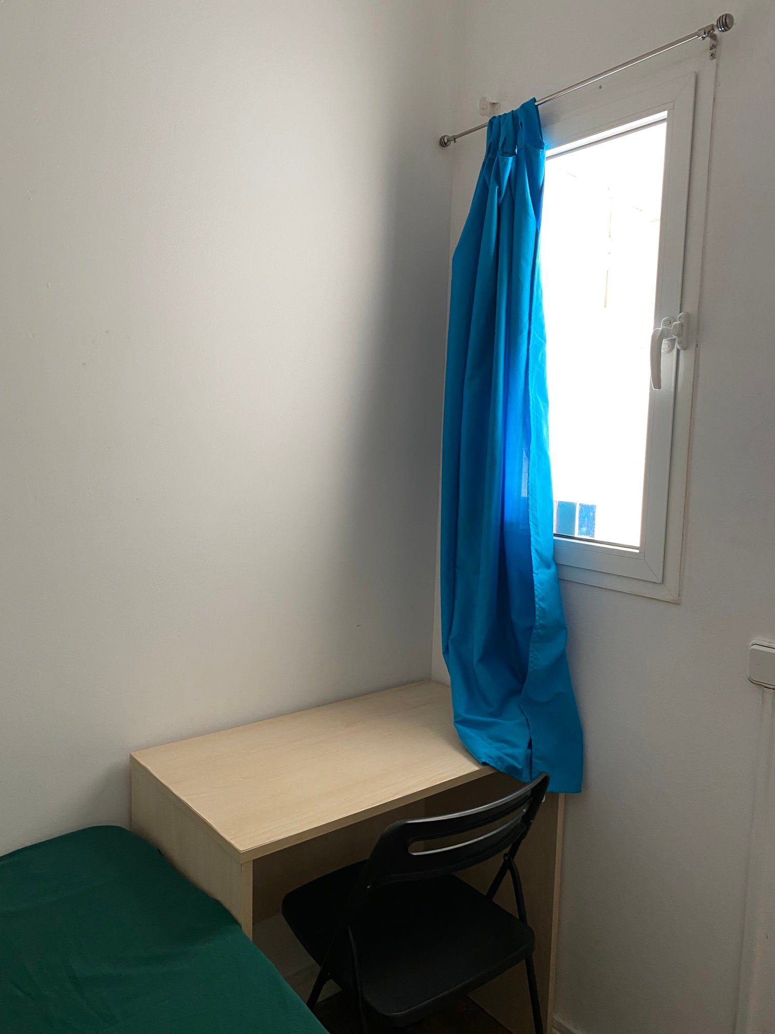 Small & Private Single-Bed Room 7 in Student Residence — Saldanha 5E, São Sebastião da Pedreira