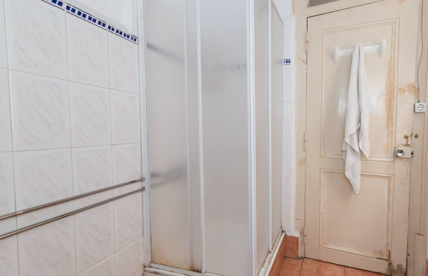 Inviting Double Room 3 with Natural Light — photo 6
