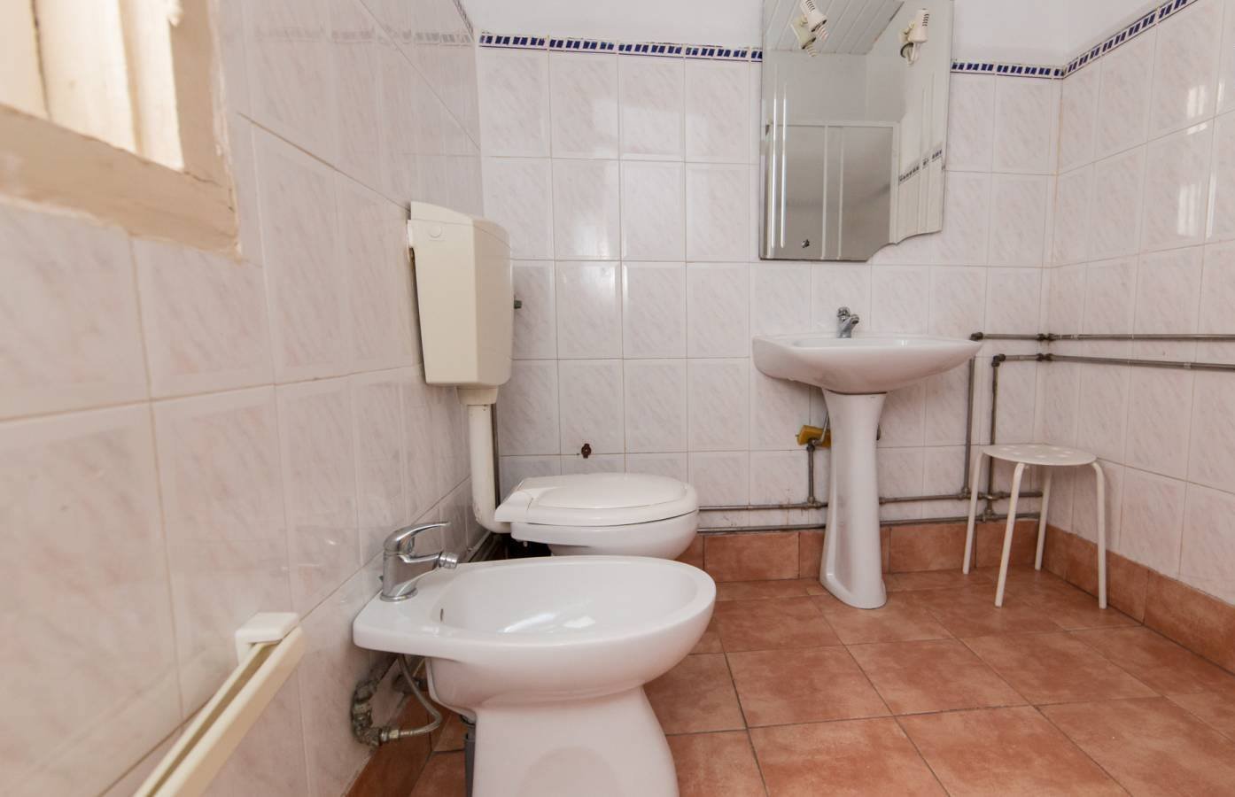Inviting Double Room 3 with Natural Light — photo 7