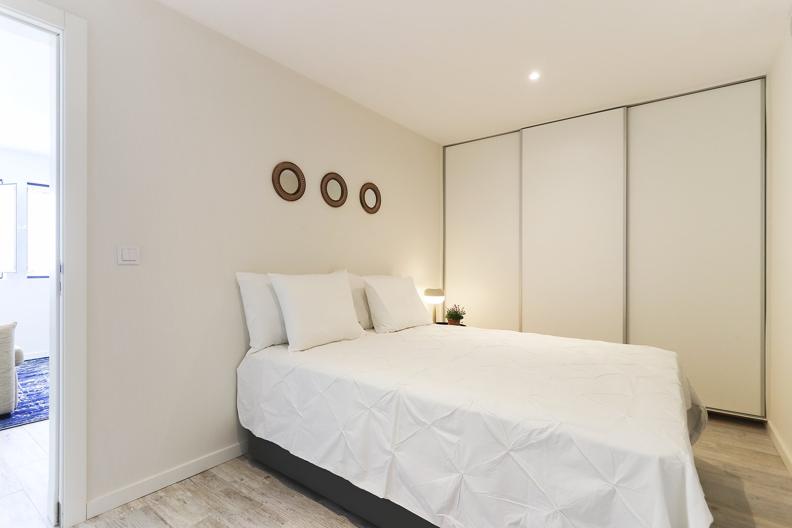 Studio Bedroom — photo 2