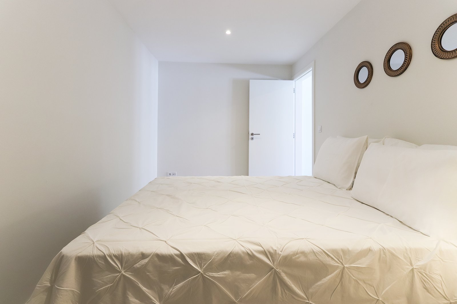 Studio Bedroom — photo 3