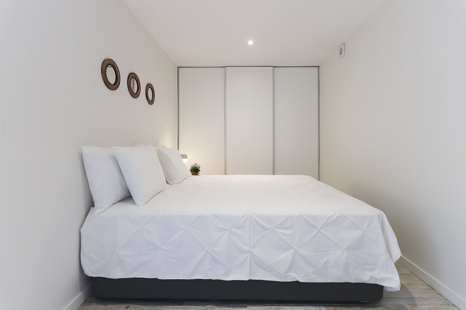 Studio Bedroom — photo 4