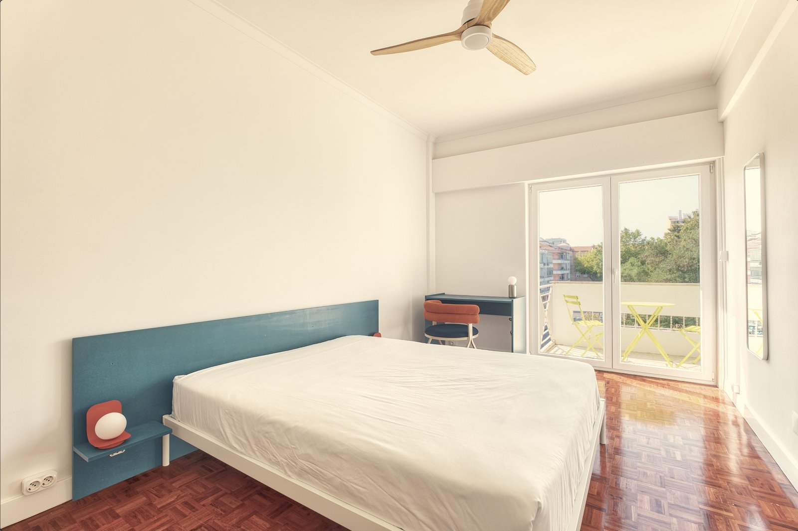 Comfortable Double Room 3 with Terrace — Erasmus Spot E, São Domingos de Benfica